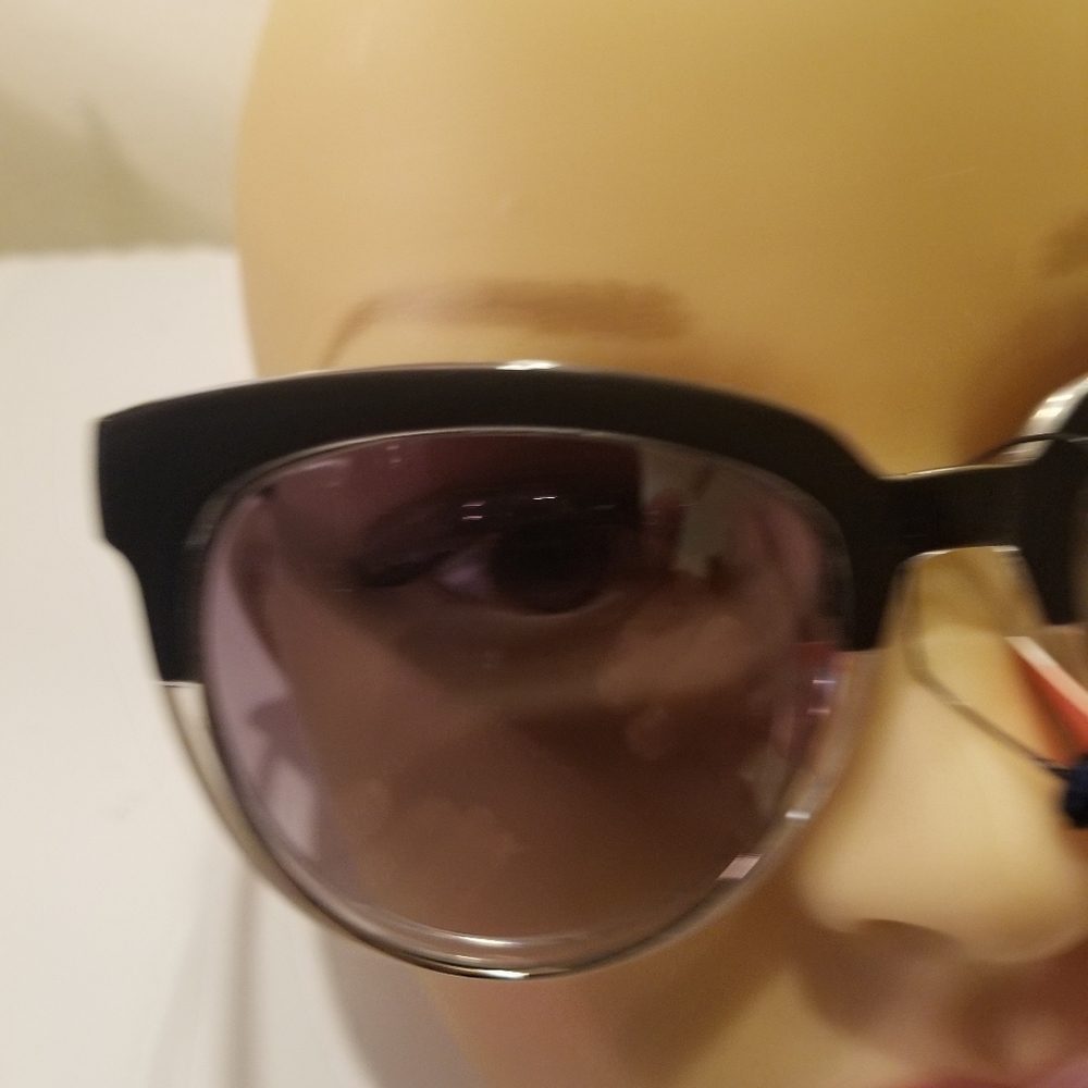 CLASSY SUNGLASSES NWT - Picture 2 of 8